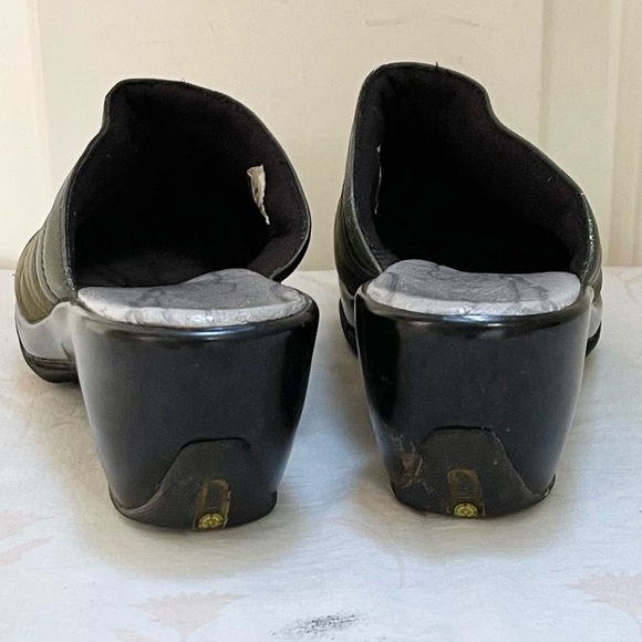 J41 Adventure On slip on clogs - Picture 6 of 11